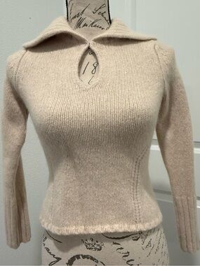 Vintage Express Soft Cream Collared Keyhole Long Sleeve Sweater